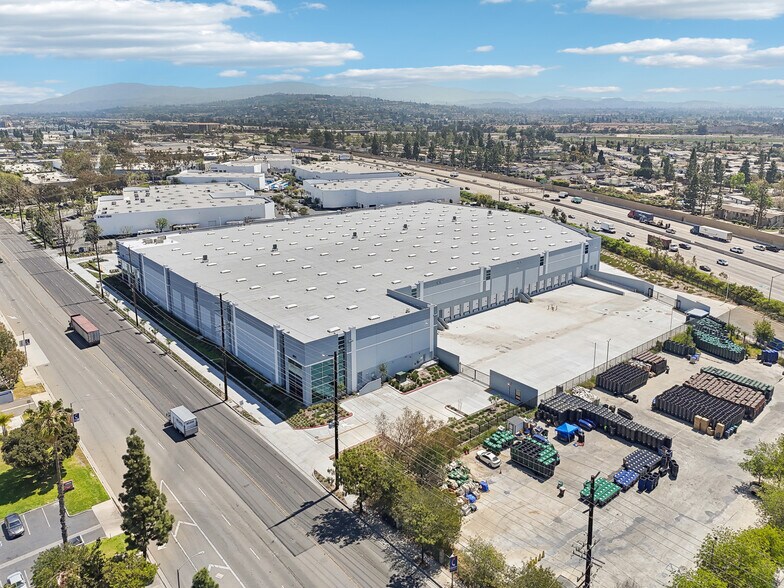 More Photos Of 2872 E La Palma Ave, Anaheim Distribution For Lease