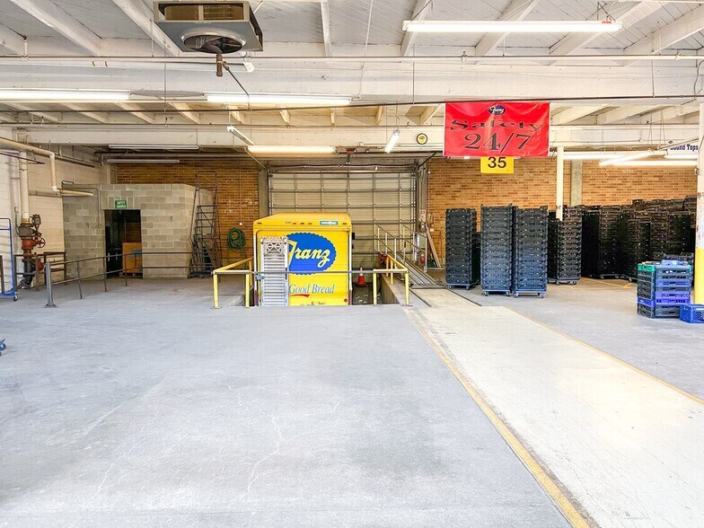 More Photos Of 1011 SE Oak St, Portland Industrial For Sale