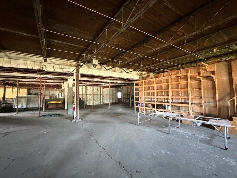 Primary Photo Of 4330 Macon Hwy, Tecumseh Airport For Sale