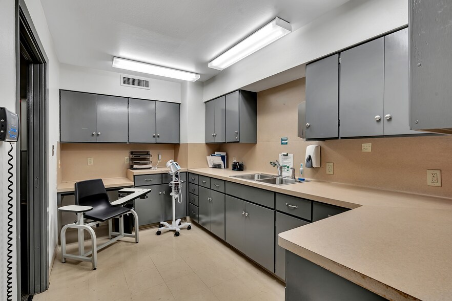 More Photos Of 1212 Clinic Dr, Tyler Healthcare For Sale