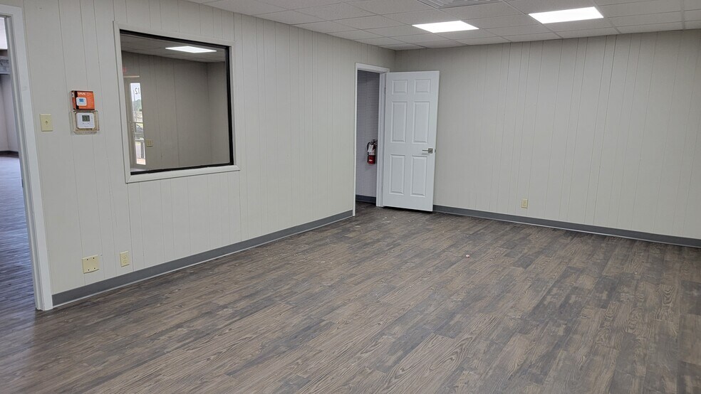 More Photos Of 2312 TX-135 Hwy, Kilgore Warehouse For Lease