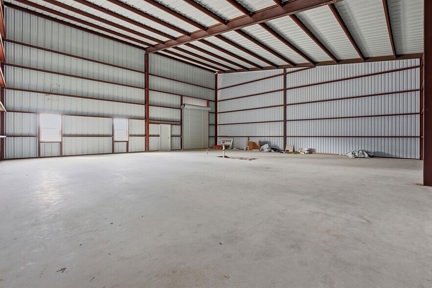 More Photos Of 10200 Darden Hill Rd, Austin Flex For Sale