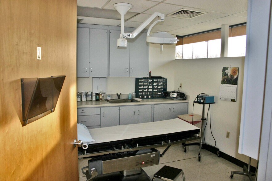 More Photos Of 15 Palomba Dr, Enfield Medical For Sale