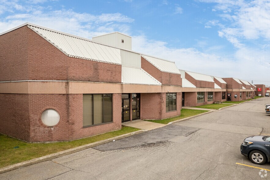 More Photos Of 1825-1865 Ave 32nd, Montréal Warehouse For Lease