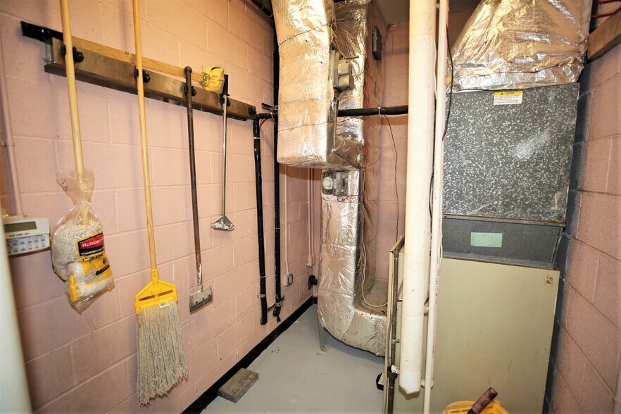 More Photos Of 60 Millstone Rd, Somerset Light Distribution For Lease