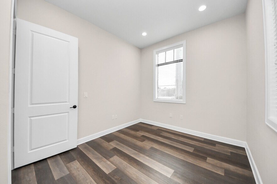 More Photos Of 2035 N Mason Rd, Katy Medical For Lease