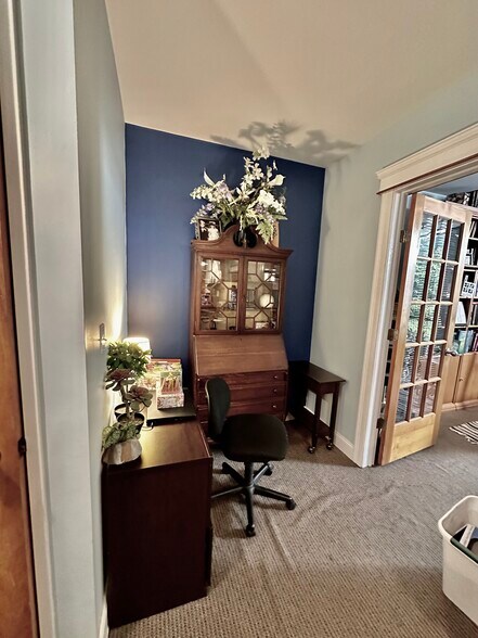 More Photos Of 4 Dearfield Dr, Greenwich Medical For Lease