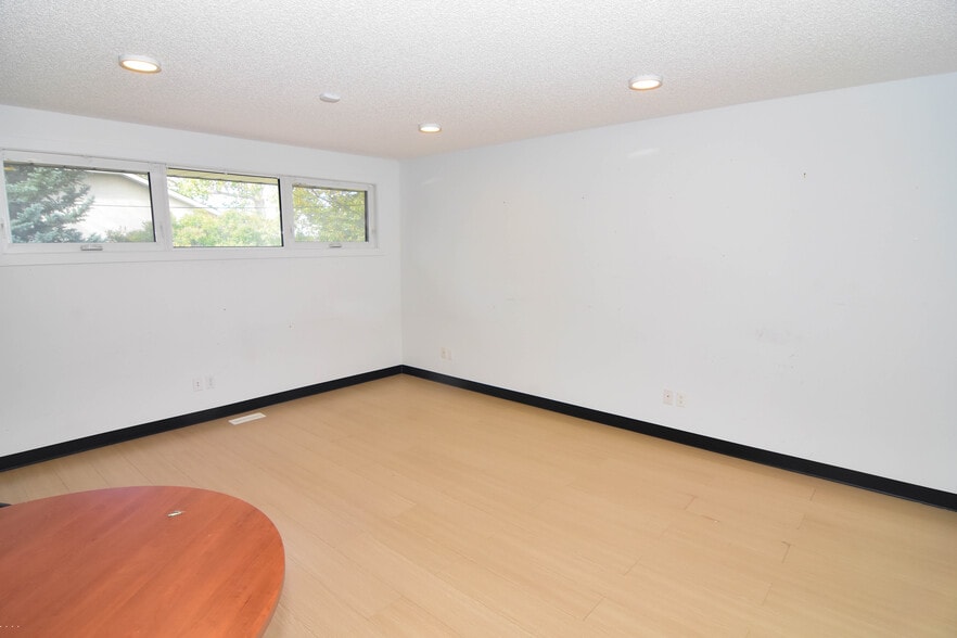 More Photos Of 309 Main St N, Airdrie Office For Sale