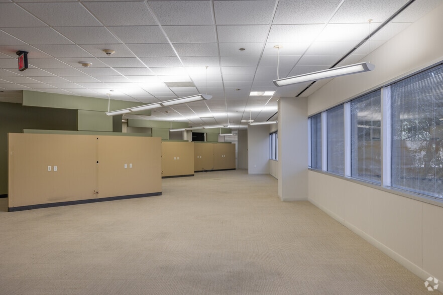 More Photos Of 11445 Compaq Center West Dr, Houston Office For Lease