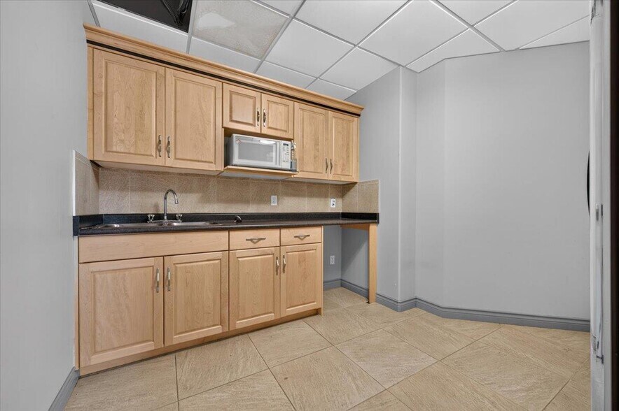 More Photos Of 12803 54th St NW, Edmonton Office For Sale