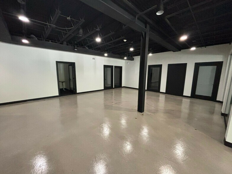 More Photos Of 7177 Hickman Rd, Urbandale Office For Sale