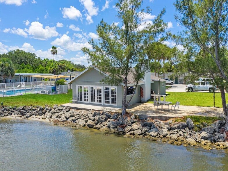 More Photos Of 412 Indian River Dr, Sebastian Hotel For Sale