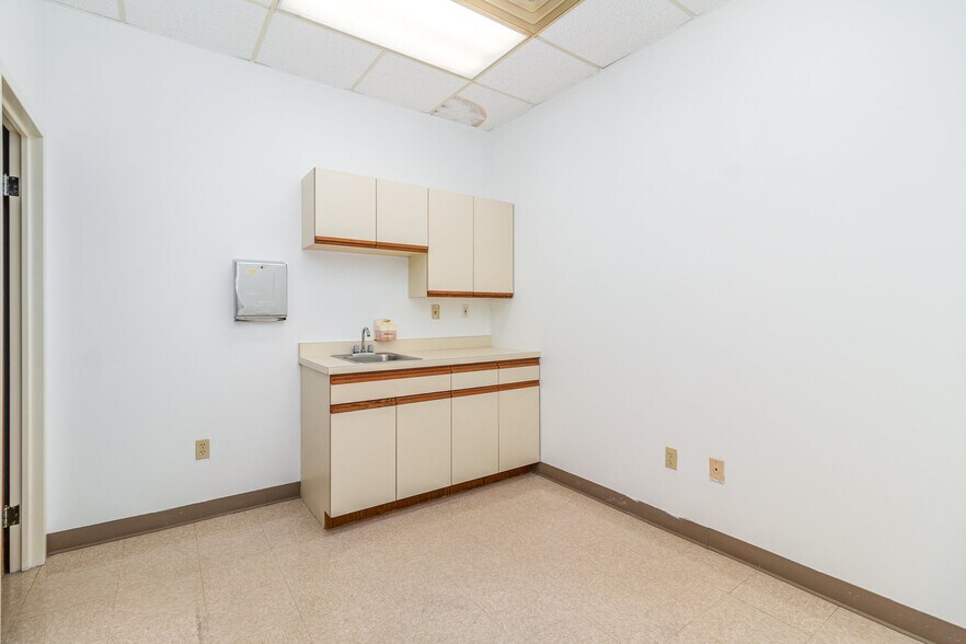 More Photos Of 10196 Springfield Pike, Cincinnati Medical For Sale