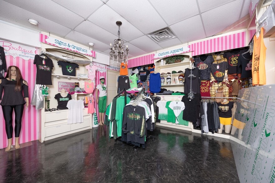 More Photos Of 319 E Howard St, Live Oak Storefront Retail Office For Sale