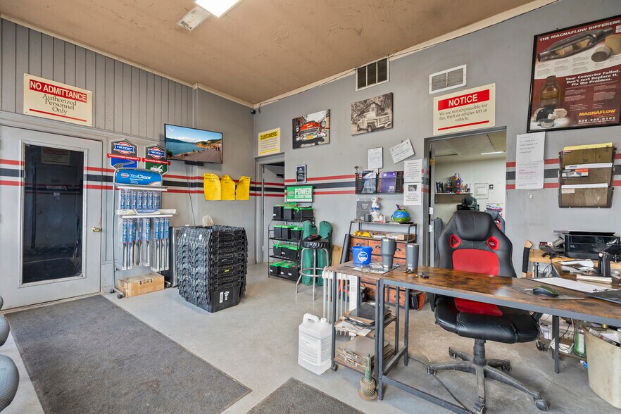 More Photos Of 4 S Main St, Longmont Auto Repair For Sale