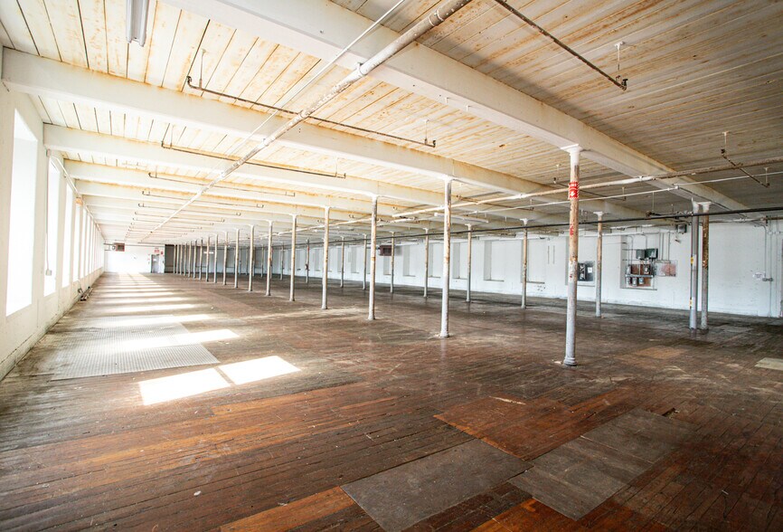 More Photos Of 1 Lewiston St, Fall River Warehouse For Lease