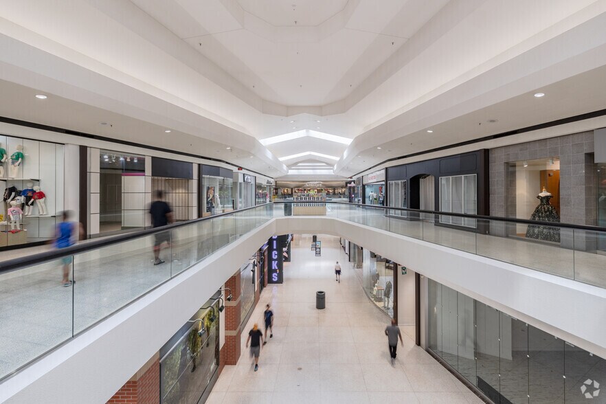 More Photos Of 86-750 W 14 Mile Rd, Troy Unknown For Lease