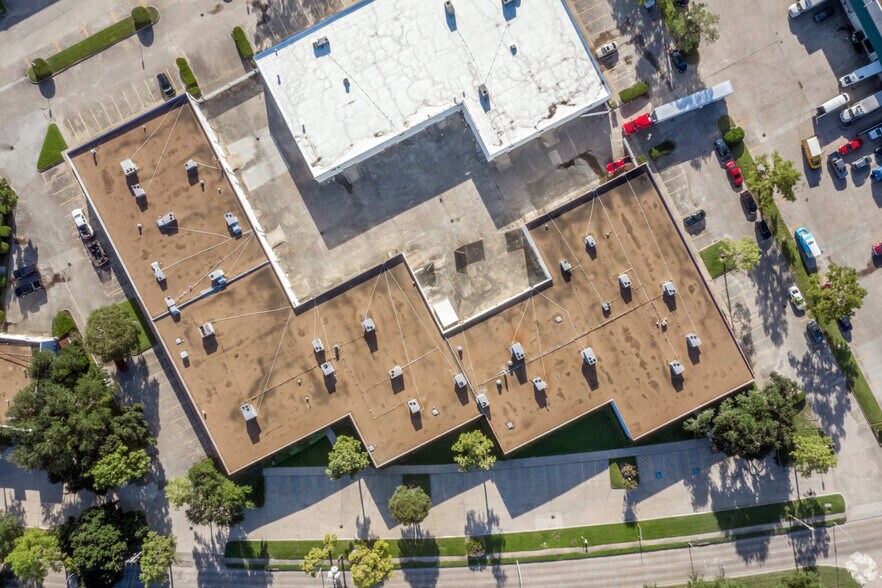 More Photos Of 2748-2758 Bingle Rd, Houston Unknown For Lease