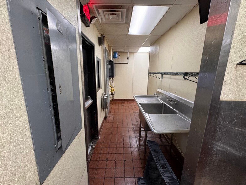 More Photos Of 2502 Battleground Ave, Greensboro Fast Food For Lease