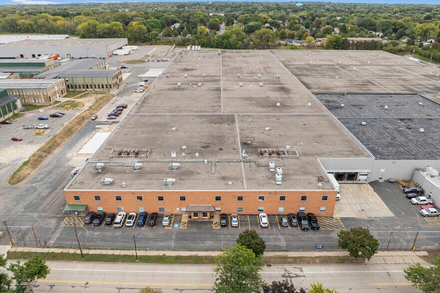 More Photos Of 1024 Hazel St N, Saint Paul Warehouse For Lease