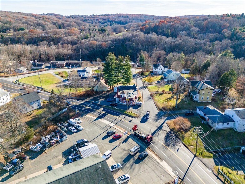 More Photos Of 166 S Riverside Ave, Pequabuck Freestanding For Sale