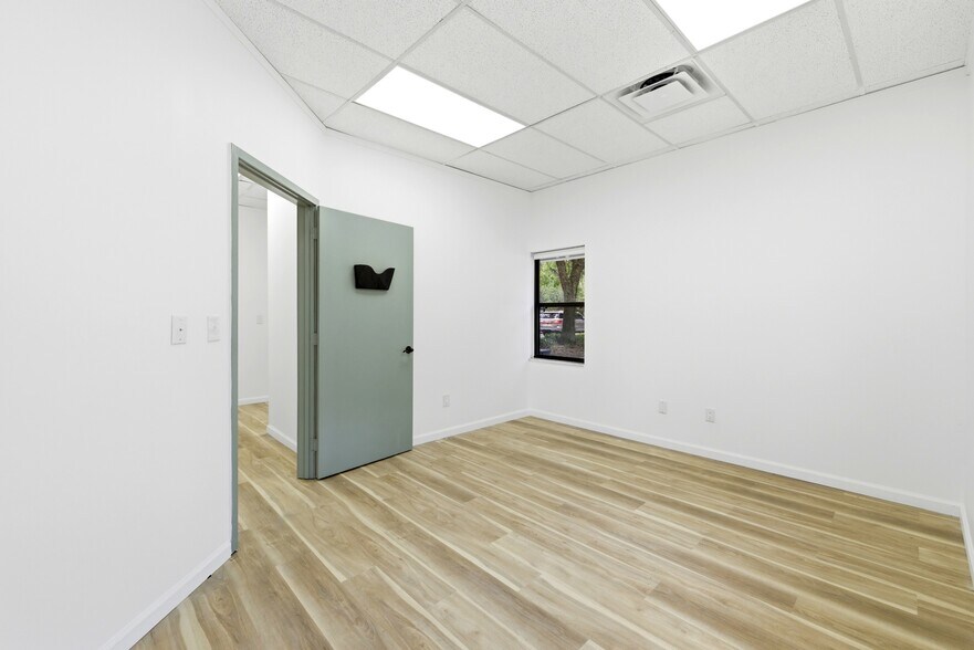 More Photos Of 8431 Baymeadows Way, Jacksonville Loft Creative Space For Lease