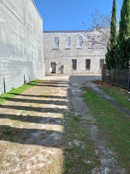 Primary Photo Of 105 N Ashley St, Valdosta Land For Sale