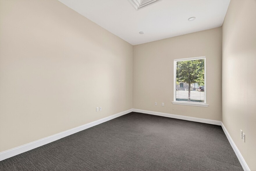 More Photos Of 122 Canal St, Pooler Medical For Lease