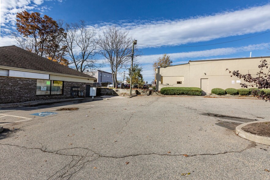 More Photos Of 10-12 Franklin Tpke, Waldwick General Retail For Lease