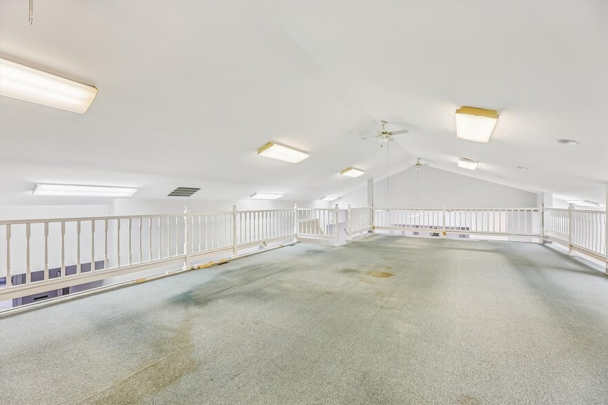 More Photos Of 12090-12114 Old Line Ctr, Waldorf General Retail For Sale