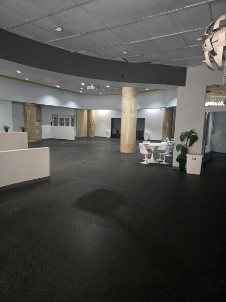 More Photos Of 120 E Market St, Indianapolis Office For Lease