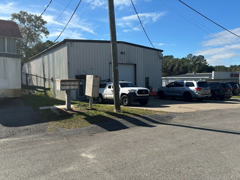 More Photos Of 1211 Commercial Park Dr, Tallahassee Warehouse For Sale