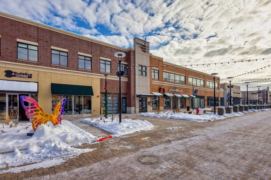 More Photos Of 720-780 Village Center Dr, Burr Ridge Storefront Retail Office For Sale