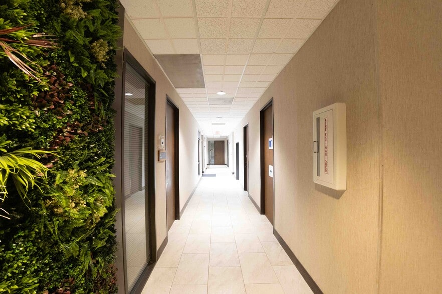 More Photos Of 2929 Mossrock Dr, San Antonio Office For Lease