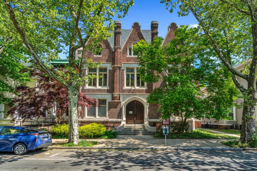 More Photos Of 51 Trumbull St, New Haven Office For Sale