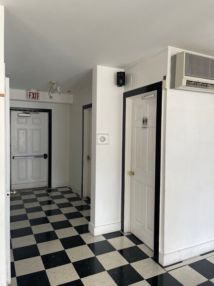 More Photos Of 309 Shore Rd, Ogunquit Storefront Retail Office For Lease