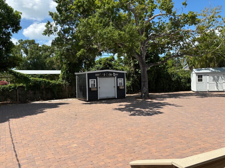 More Photos Of 2419 Manatee Ave, Bradenton Freestanding For Sale