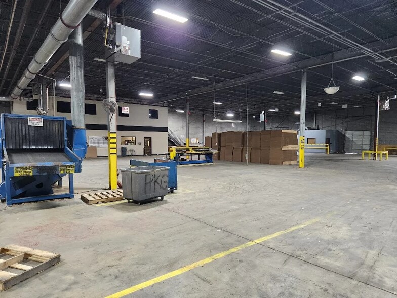 More Photos Of 10901 Carpet St, Charlotte Warehouse For Sale