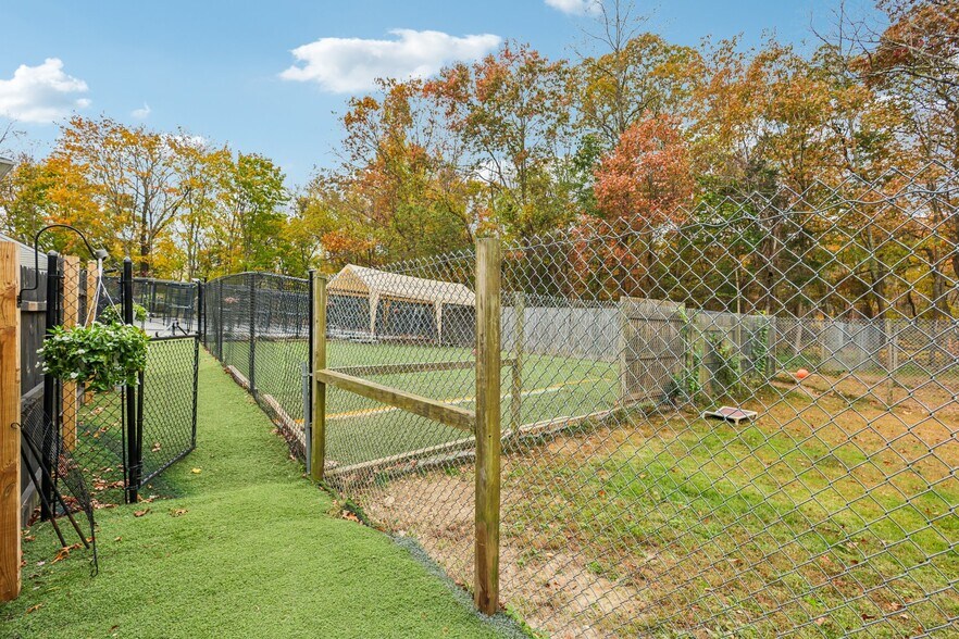 More Photos Of 170 S Hope Chapel Rd, Jackson Specialty For Sale
