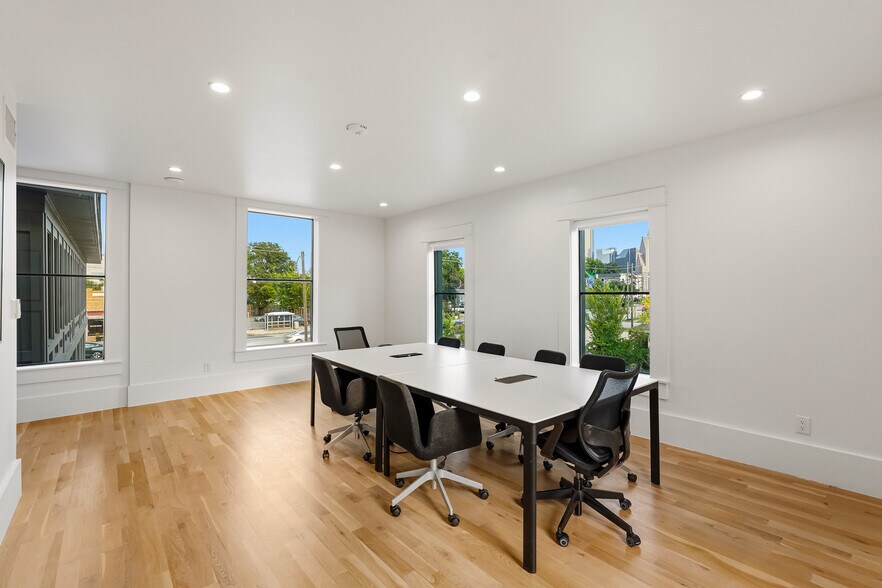 More Photos Of 1719 Houston Ave, Houston Office For Sale