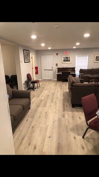 More Photos Of 340 Lockheed Ave SE, Marietta Healthcare For Sale