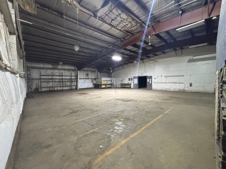 More Photos Of 1740 E College Dr, Marshall Distribution For Lease