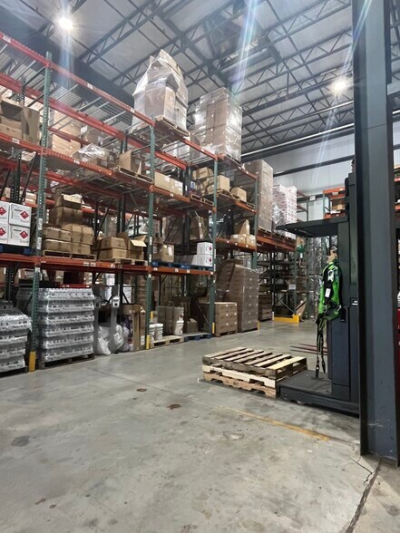 More Photos Of 1401 AIP Dr, Middletown Warehouse For Sale