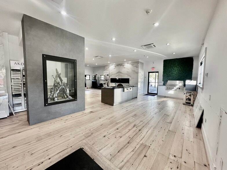 More Photos Of 1194 King St, Greenwich Freestanding For Lease