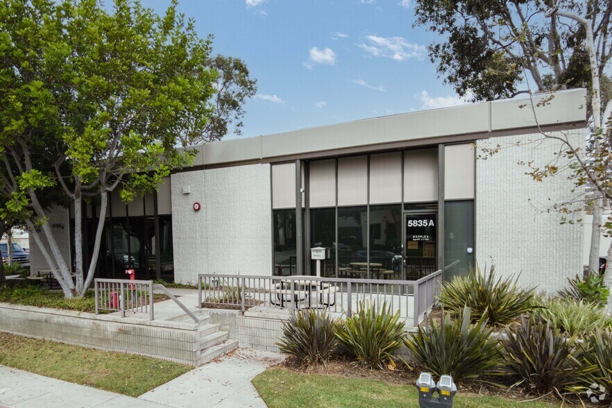 More Photos Of 5800-5860 Hannum Ave, Los Angeles Unknown For Lease