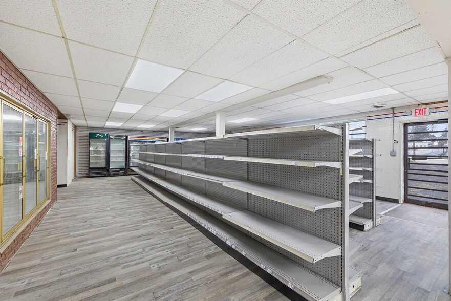 More Photos Of 233 Lexington Ave, Mansfield Convenience Store For Sale