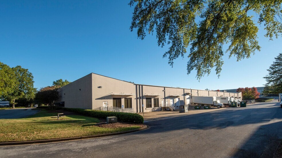 More Photos Of 3800 Camp Creek Pky, Atlanta Light Distribution For Lease