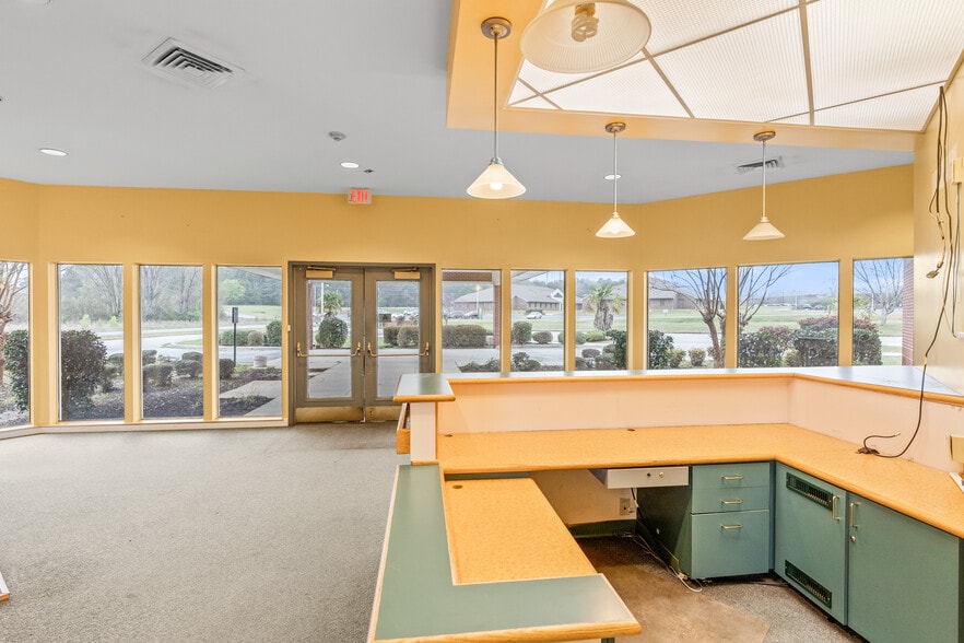 More Photos Of 512 Professional Park Rd, Clinton Medical For Sale