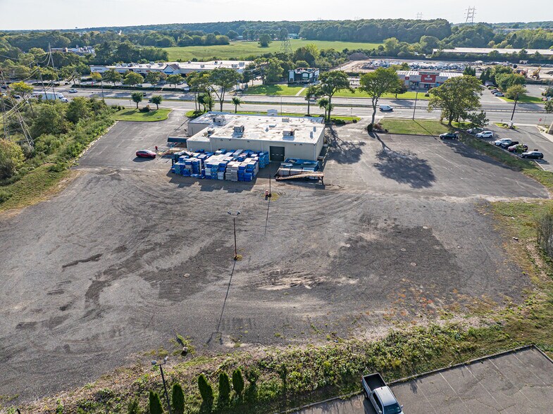 More Photos Of 585 Broadhollow Rd, Melville Warehouse For Lease