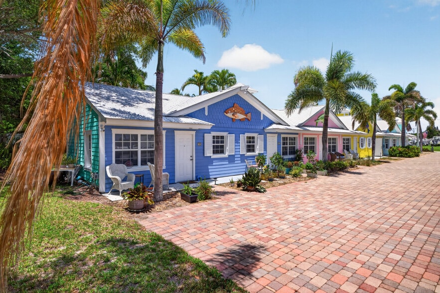 More Photos Of 2100 NE Indian River Dr, Jensen Beach Hotel For Sale